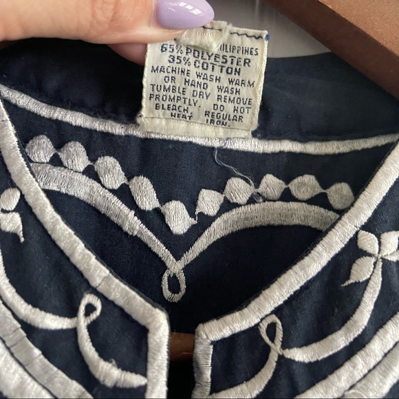 Vintage Leandra Crochet Embroideries Blue & White Floral Caftan - Picture 13 of 14